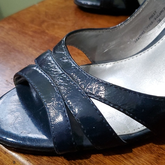 Shoes - Picture 4 of 4